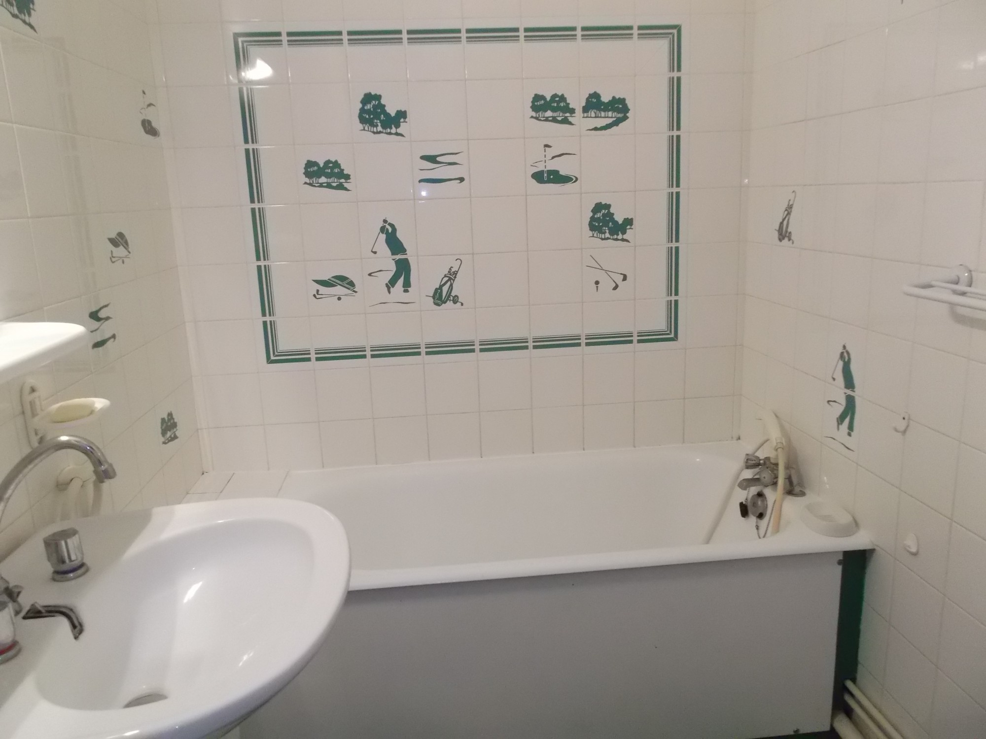 Salle de bains avec wc